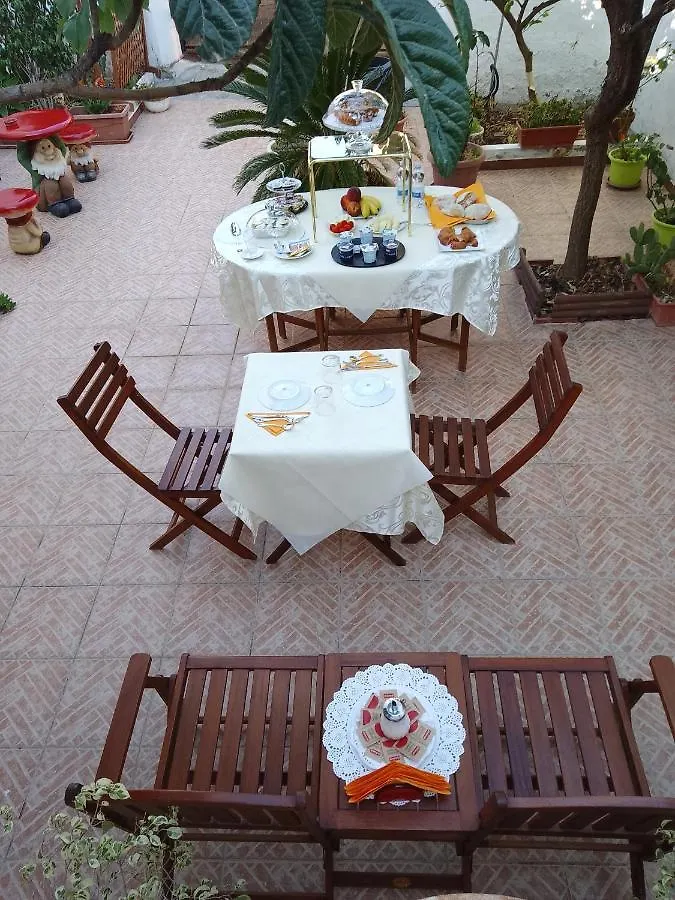 B&B Historia Magistra SantʼAntìoco 0*,