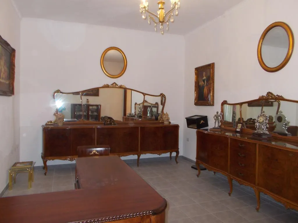 Alojamento de Acomodação e Pequeno-almoço B&B Historia Magistra SantʼAntìoco