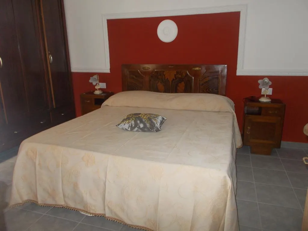 Alojamento de Acomodação e Pequeno-almoço B&B Historia Magistra SantʼAntìoco Itália
